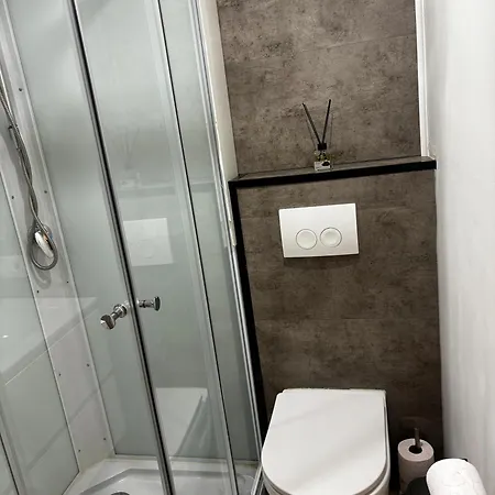 6 Stylish & Comfortable , Heart Of Gand