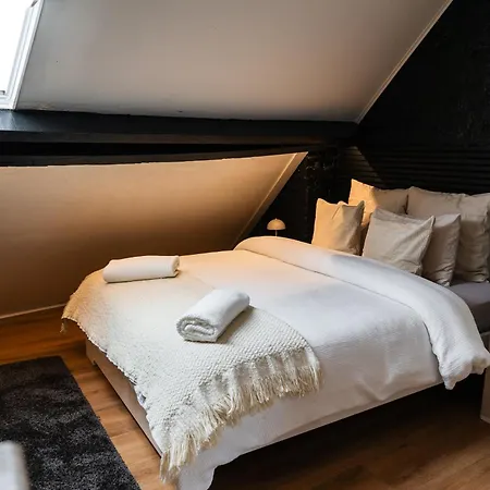 6 Stylish & Comfortable , Heart Of * Gand