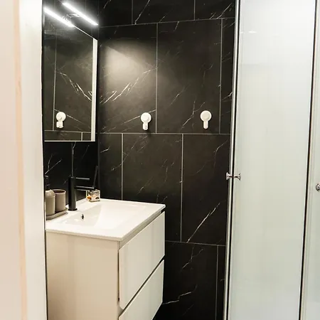 6 Stylish & Comfortable , Heart Of * Gand